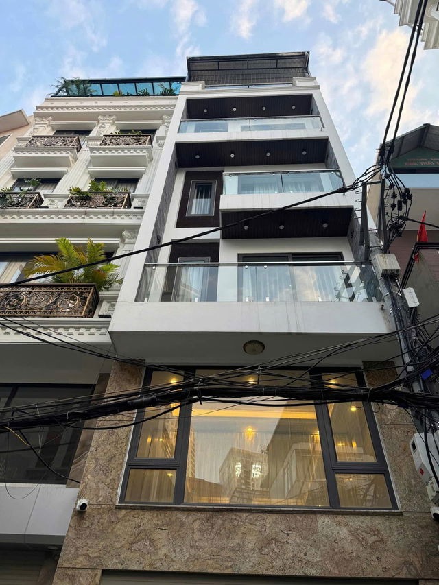 Nhà Lô Góc Phố Ngọc Lâm - 50m2 - Kinh Doanh - Ô Tô Đỗ Cửa - Nở Hậu - Full Nội Thất