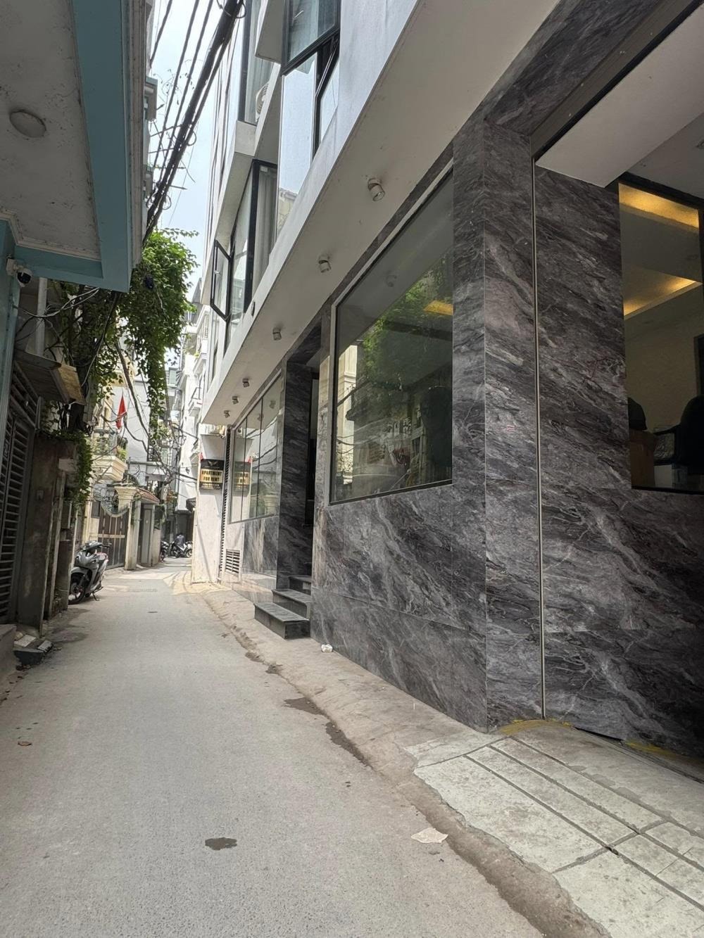 Bán Tòa Nhà Cho Thuê 9 Tầng, View Hồ Tây - Lợi Nhuận Cao
