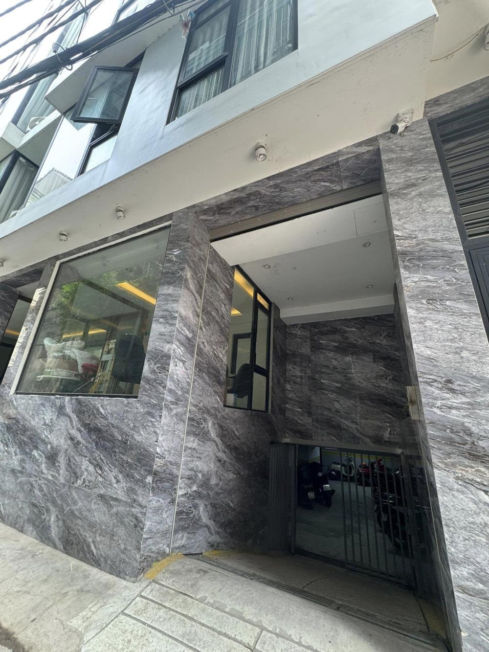 Bán Tòa Nhà Cho Thuê 9 Tầng, View Hồ Tây - Lợi Nhuận Cao