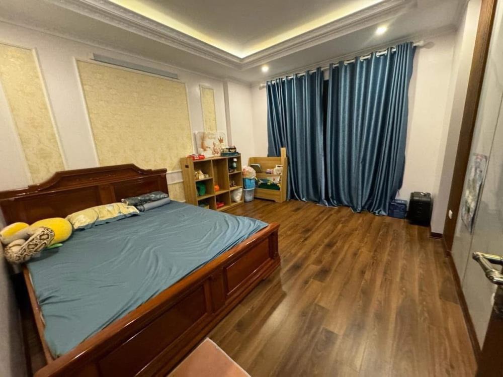 Bán nhà Cầu Giấy 55m2, Mặt tiền 4m, Ô tô dừng đỗ 24/24 - Giá 14.6 tỷ
