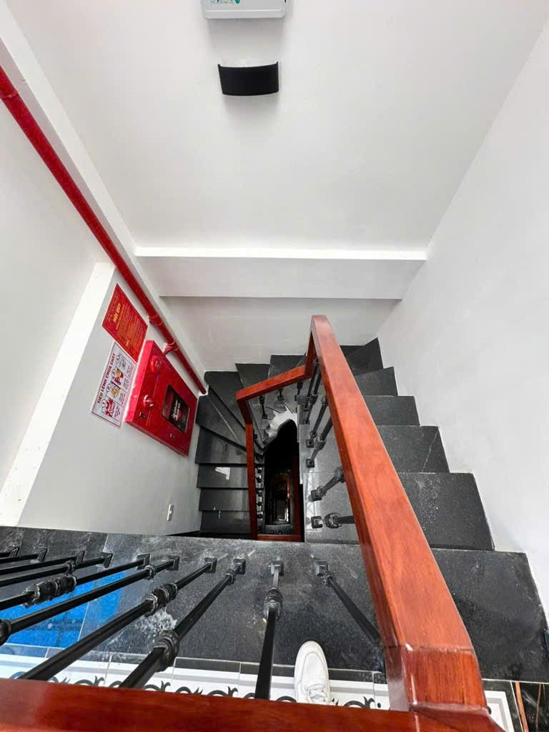 Bán nhà dòng tiền, tòa nhà căn hộ dịch vụ Xuân Phương - 12.9 tỷ