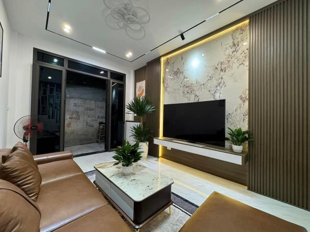 Bán Nhà Phân Lô Trần Duy Hưng, Cầu Giấy: Vị Trí Đẹp, Kinh Doanh Tốt