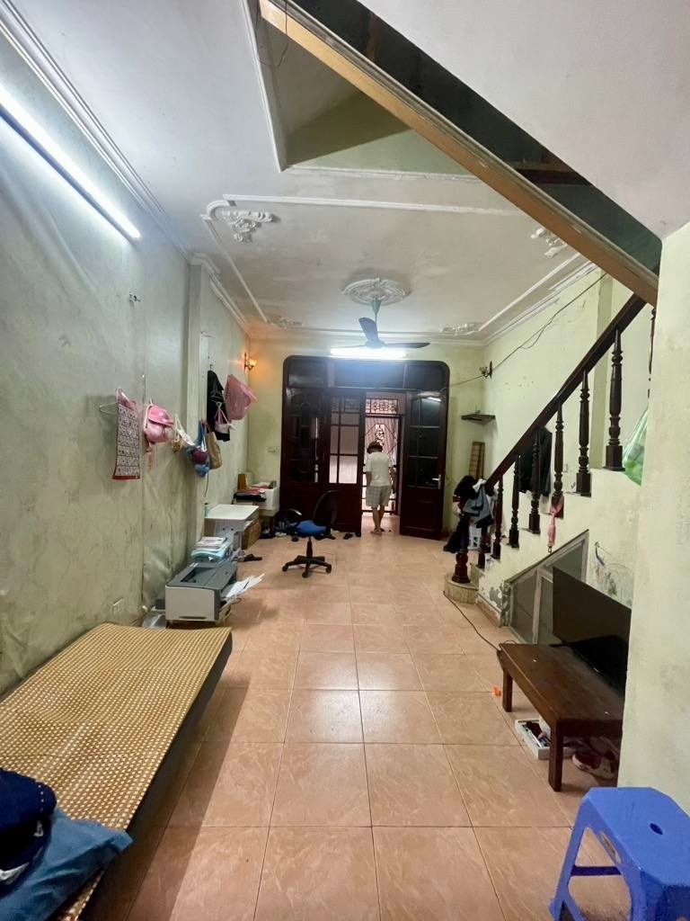 Bán nhà Giáp Bát, Hà Nội - 57m2, 3 Tầng, Giá 10 Tỷ - Vị trí đẹp, thoáng mát