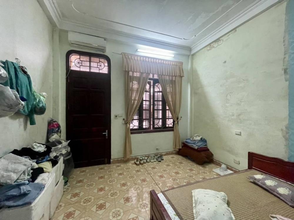 Bán nhà Giáp Bát, Hà Nội - 57m2, 3 Tầng, Giá 10 Tỷ - Vị trí đẹp, thoáng mát
