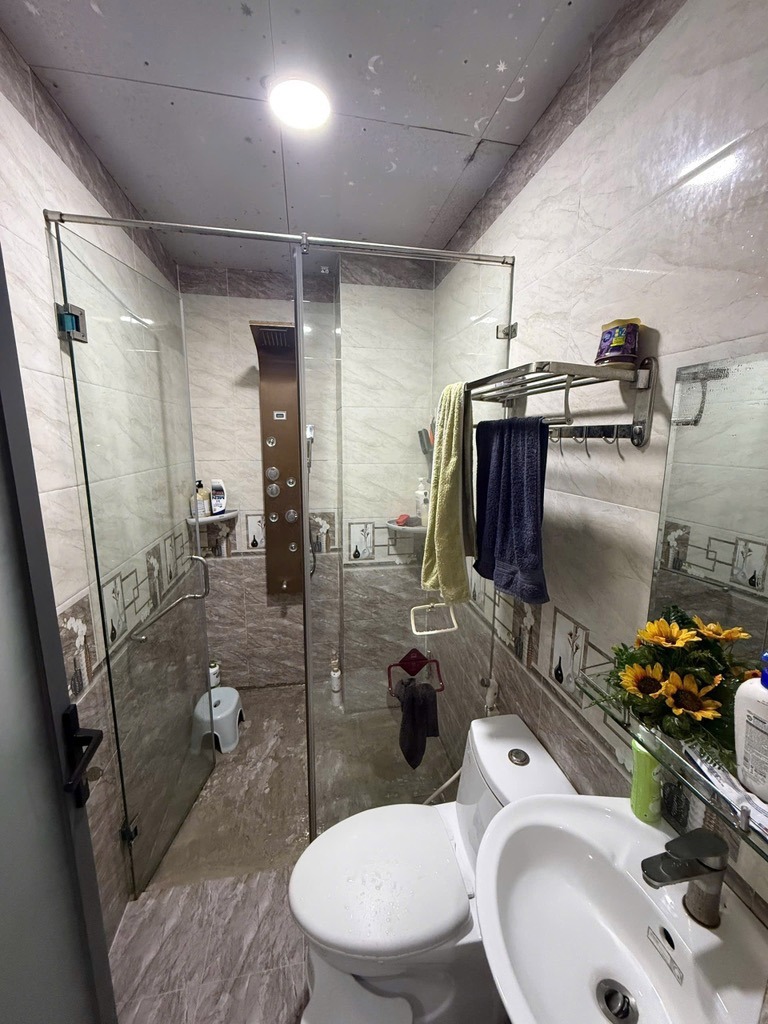 Bán nhà mặt tiền Lạc Long Quân, Tân Bình - 4 Tầng, 80m2, Kinh Doanh Đỉnh Cao