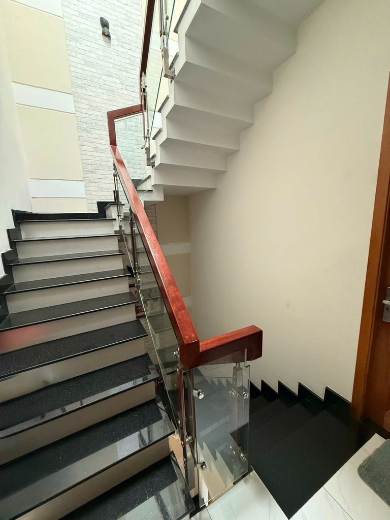 Bán nhà mặt tiền Lạc Long Quân, Tân Bình - 4 Tầng, 80m2, Kinh Doanh Đỉnh Cao