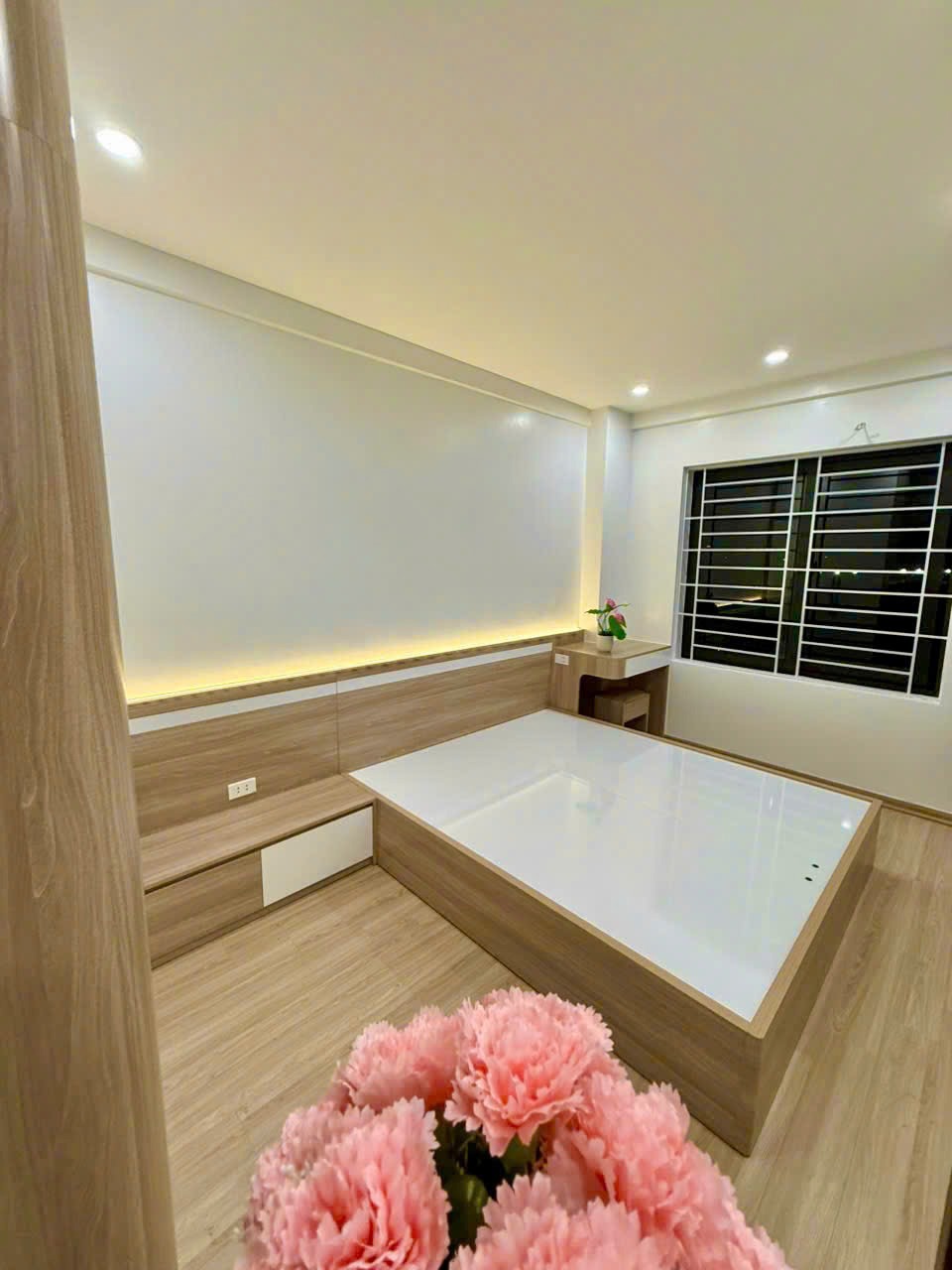 Bán Căn Hộ No10 View Đẹp, 2PN, 55m2 - Giá Chỉ 4.03 Tỷ