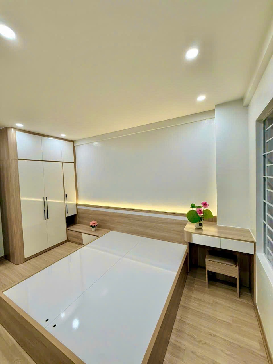 Bán Căn Hộ No10 View Đẹp, 2PN, 55m2 - Giá Chỉ 4.03 Tỷ