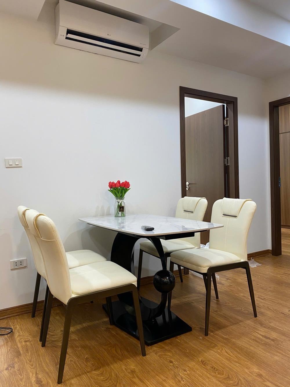 Bán Căn Hộ 73m2, 3PN, Nơ7A Bán Đảo Linh Đàm - Giá Tốt, Full Nội Thất