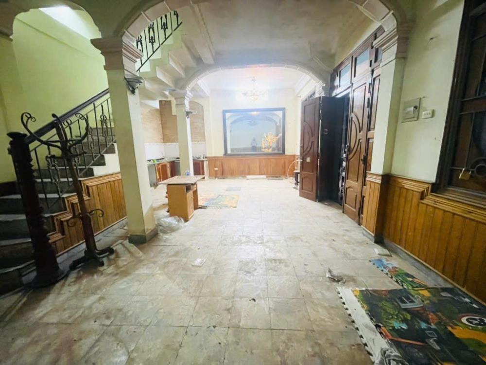 Bán nhà Trần Khát Chân: 54m2, Ô Tô Đỗ Cổng, Giá 8.x Tỷ