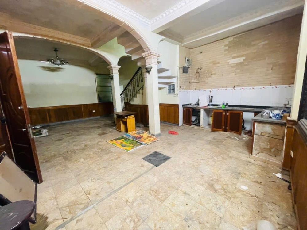 Bán nhà Trần Khát Chân: 54m2, Ô Tô Đỗ Cổng, Giá 8.x Tỷ