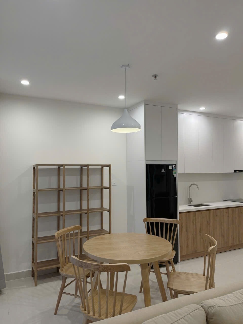 Chính chủ bán gấp căn hộ cao cấp Vinhome Oceanpark 2 - 2PN, Full Nội Thất