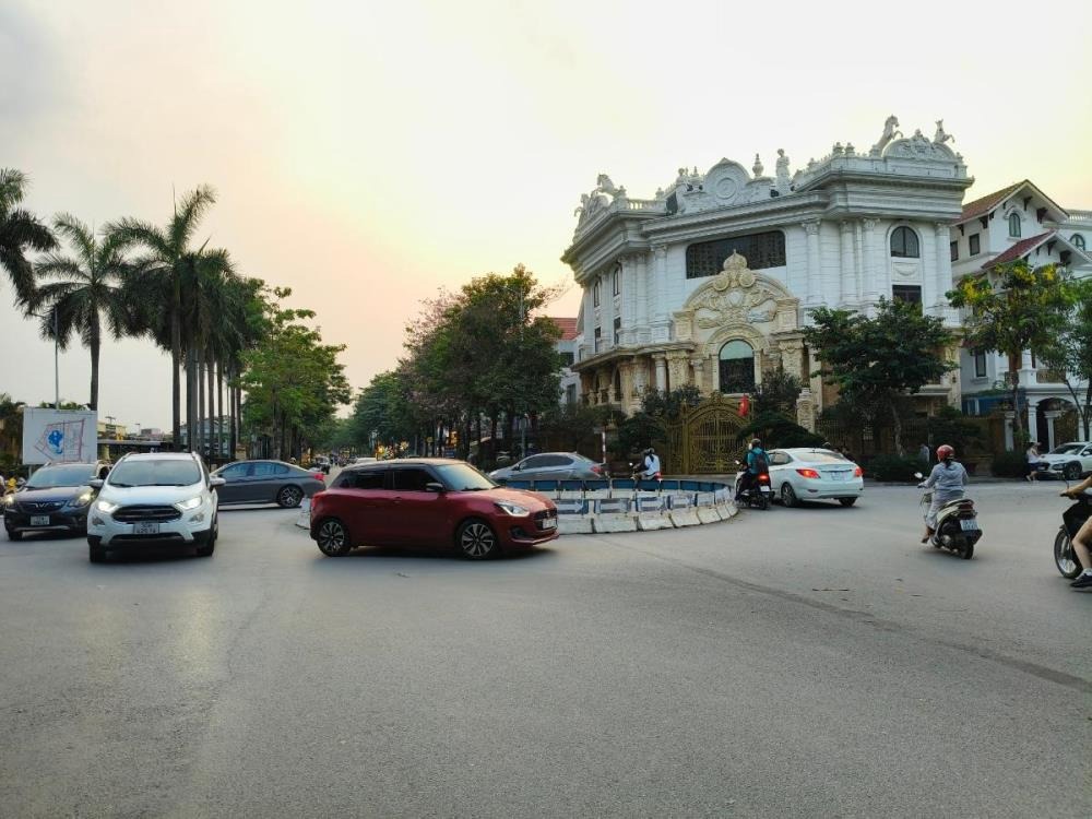 Mặt Phố View Hồ - Biệt Thự Kinh Doanh Đắc Địa Tại Trung Tâm Thành Phố
