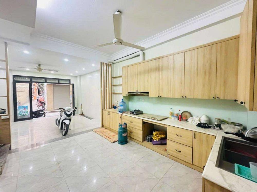Bán Gấp Nhà Mặt Phố Mỹ Đình - Nam Từ Liêm: 50m² - 5 Tầng - Thang Máy - Giá Tốt