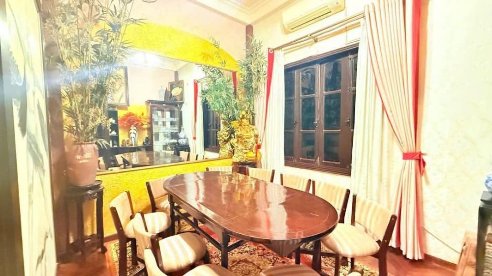 Bán Gấp Nhà Mặt Phố Trần Quốc Hoàn, Cầu Giấy, Hà Nội - 17.8 Tỷ, 50m2, 4PN