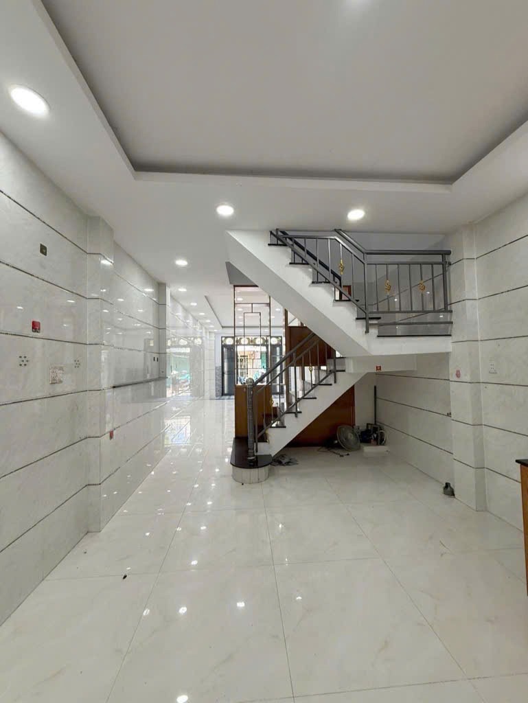 🏠 Nhà phố mặt tiền xe tải - Giá 5 tỷ - Vị trí đẹp - Kinh doanh đỉnh cao
