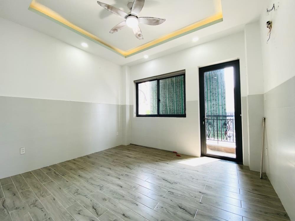 Bán Nhà 3 Tầng Đường Lò Lu, Quận 9 - Gần Vinhomes, Khu CNC - 4.5 Tỷ