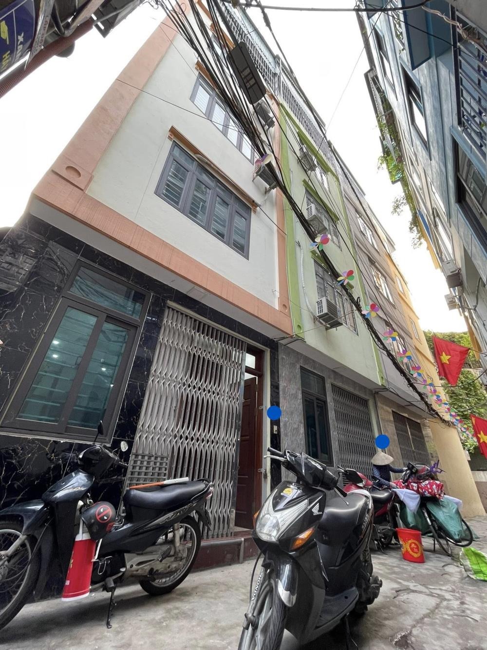 Bán nhà 5 tầng Trần Cung, 30m² - Giá 7.6 tỷ, Ngõ Rộng, Gần Phố