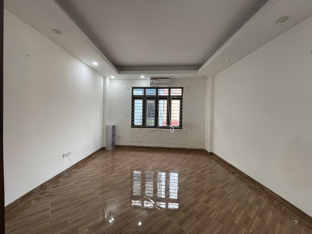 Bán nhà 5 tầng Trần Cung, 30m² - Giá 7.6 tỷ, Ngõ Rộng, Gần Phố