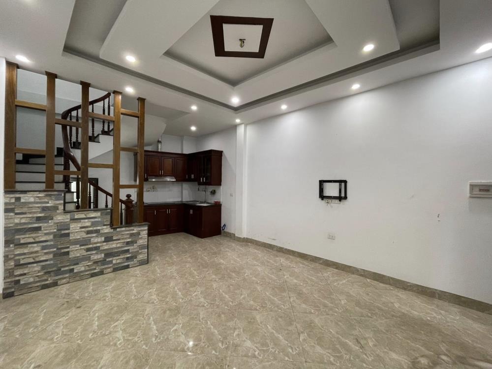 Bán nhà 5 tầng Trần Cung, 30m² - Giá 7.6 tỷ, Ngõ Rộng, Gần Phố