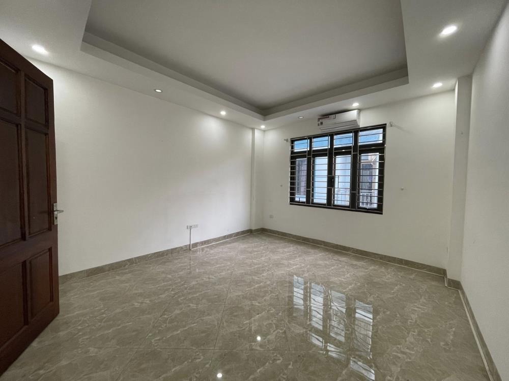 Bán nhà 5 tầng Trần Cung, 30m² - Giá 7.6 tỷ, Ngõ Rộng, Gần Phố
