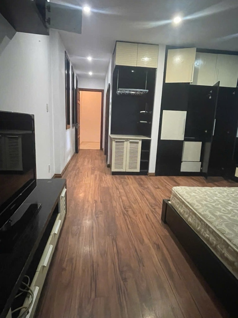 Bán nhà phố Vĩnh Phúc - Ô tô vào nhà - Kinh doanh - 16.8 tỷ