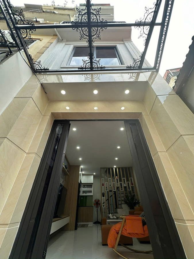 Bán nhà phố Định Công: 39m2, 5 tầng, sổ nở hậu, gần Vành Đai 2.5