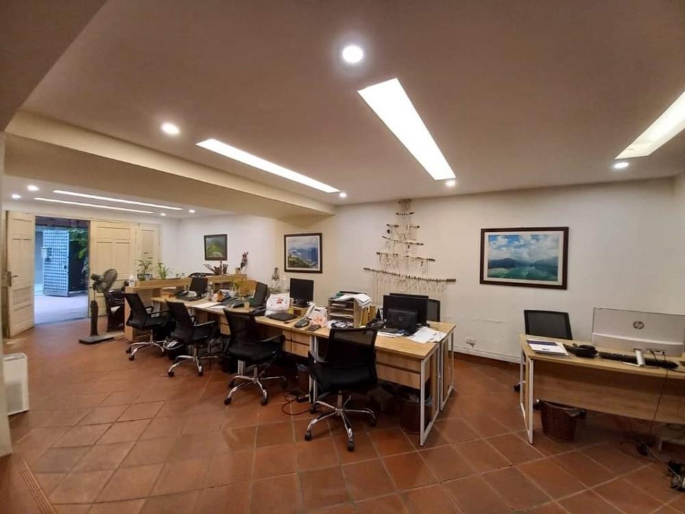 Nhà phân lô diện tích lớn Nguyễn Chí Thanh - 335m² - 2 Mặt Thoáng - Full Thổ Cư