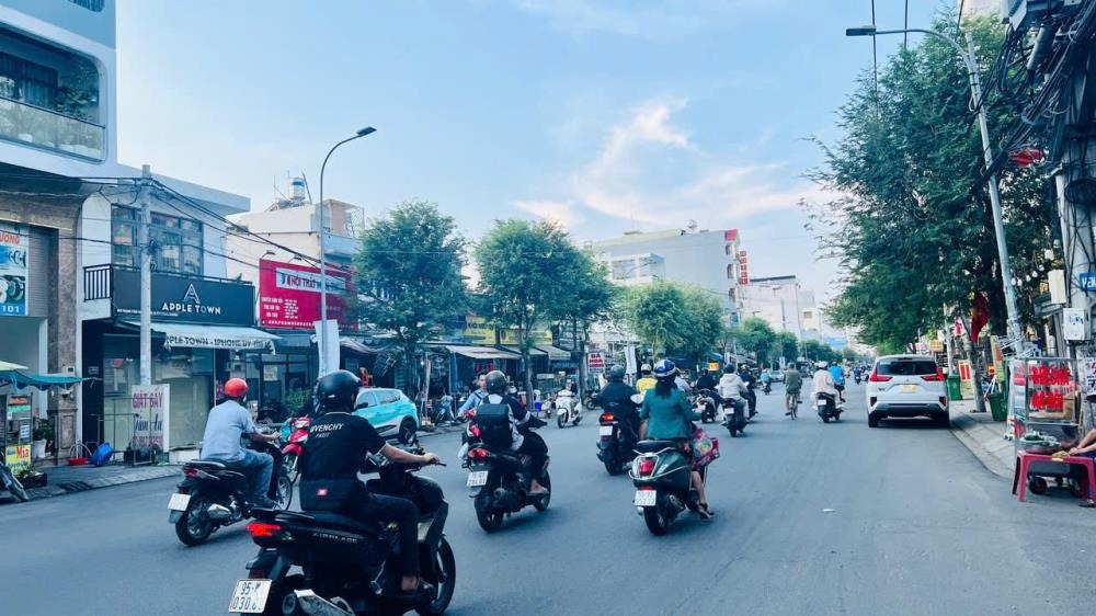 Bán Nhà Mặt Phố Phạm Văn Bạch, Tân Bình - 190m², Giá 121 Triệu/m²