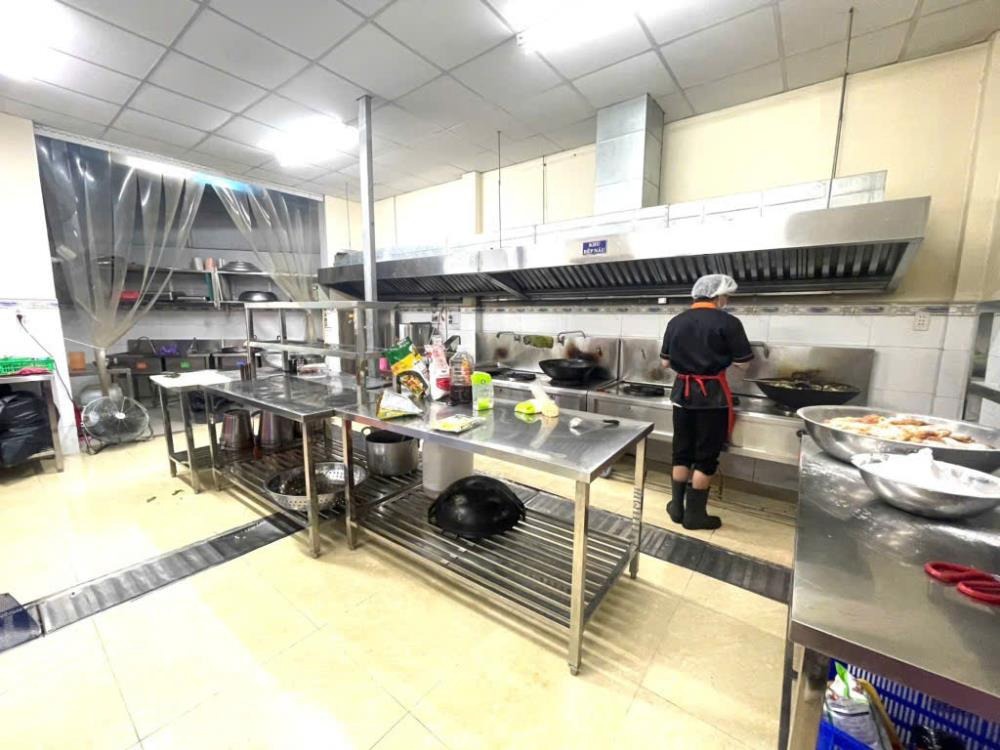 Bán Nhà Mặt Phố Phạm Văn Bạch, Tân Bình - 190m², Giá 121 Triệu/m²