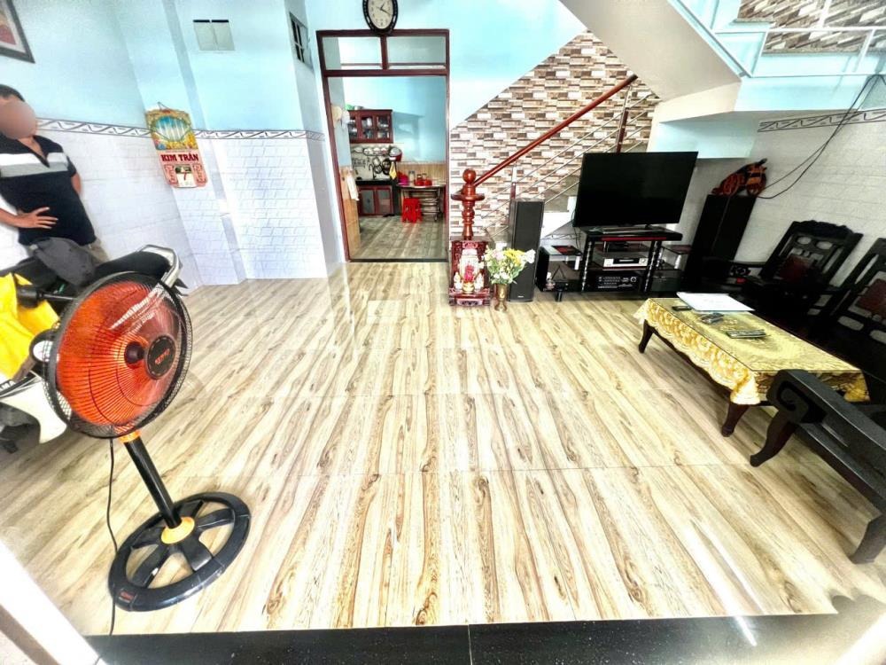 Bán nhà góc 2 mặt tiền Quận 12 - 82m2, giá 5.75 tỷ TL