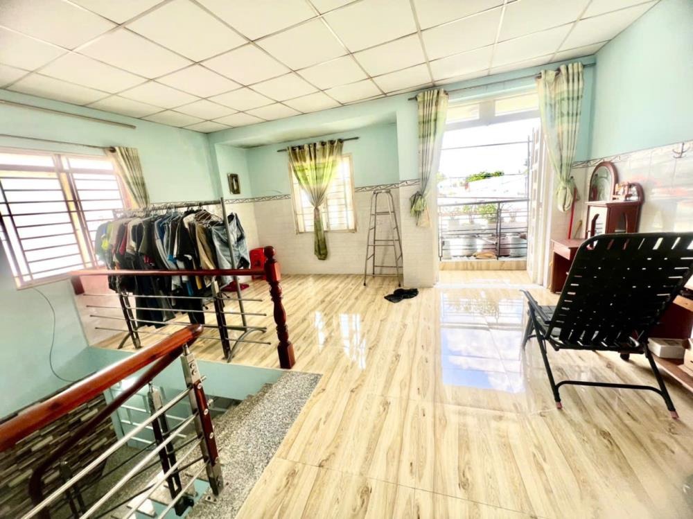 Bán nhà góc 2 mặt tiền Quận 12 - 82m2, giá 5.75 tỷ TL