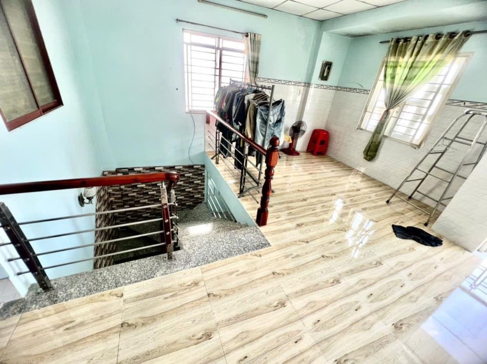 Bán nhà góc 2 mặt tiền Quận 12 - 82m2, giá 5.75 tỷ TL