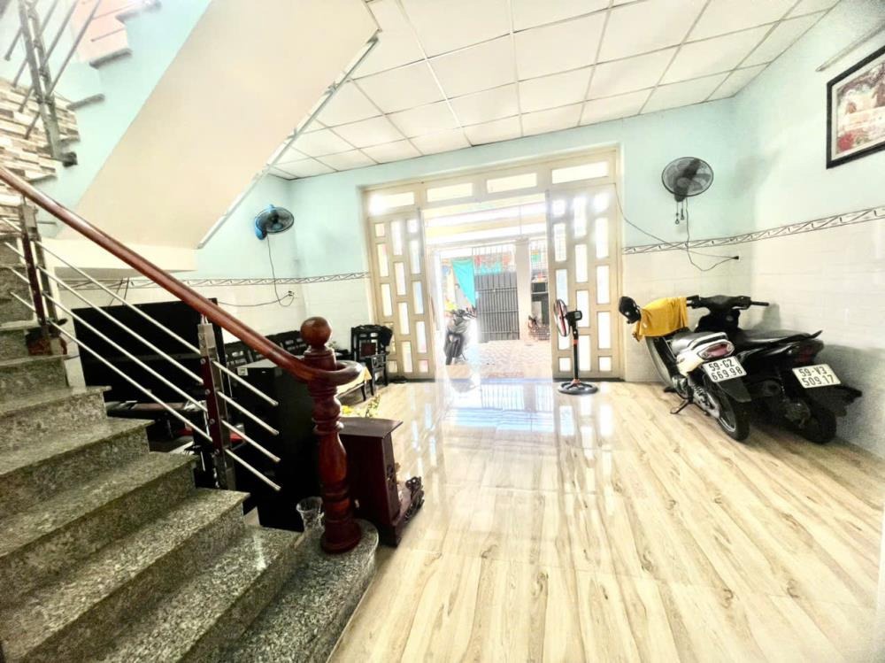 Bán nhà góc 2 mặt tiền Quận 12 - 82m2, giá 5.75 tỷ TL