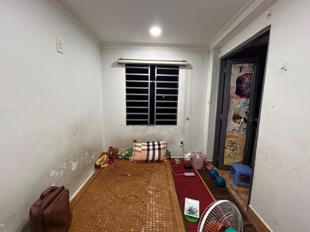 Nhà đường số 13, 3 tầng, 16m2 - Giá 2.x tỷ, SHR