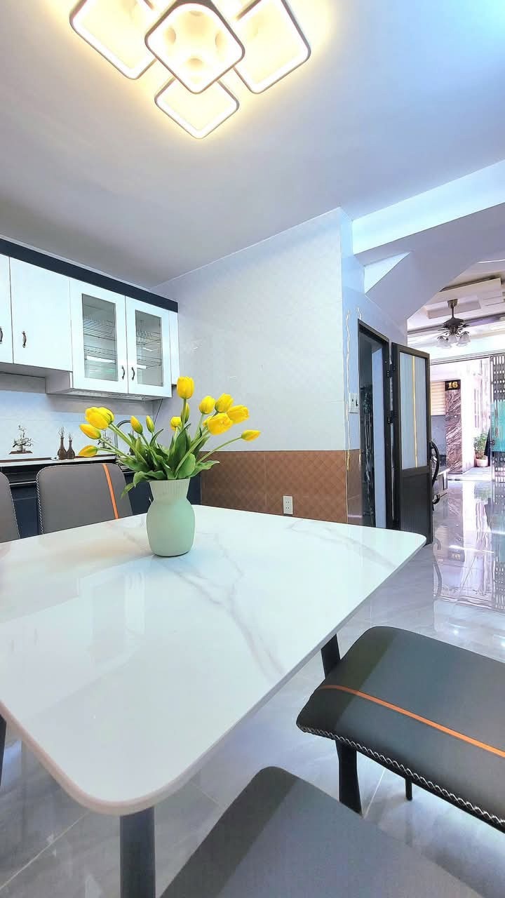 Nhà Trần Thái Tông - Dịch Vọng Hậu - Cầu Giấy: Giá 15 tỷ, 66m², 6 tầng