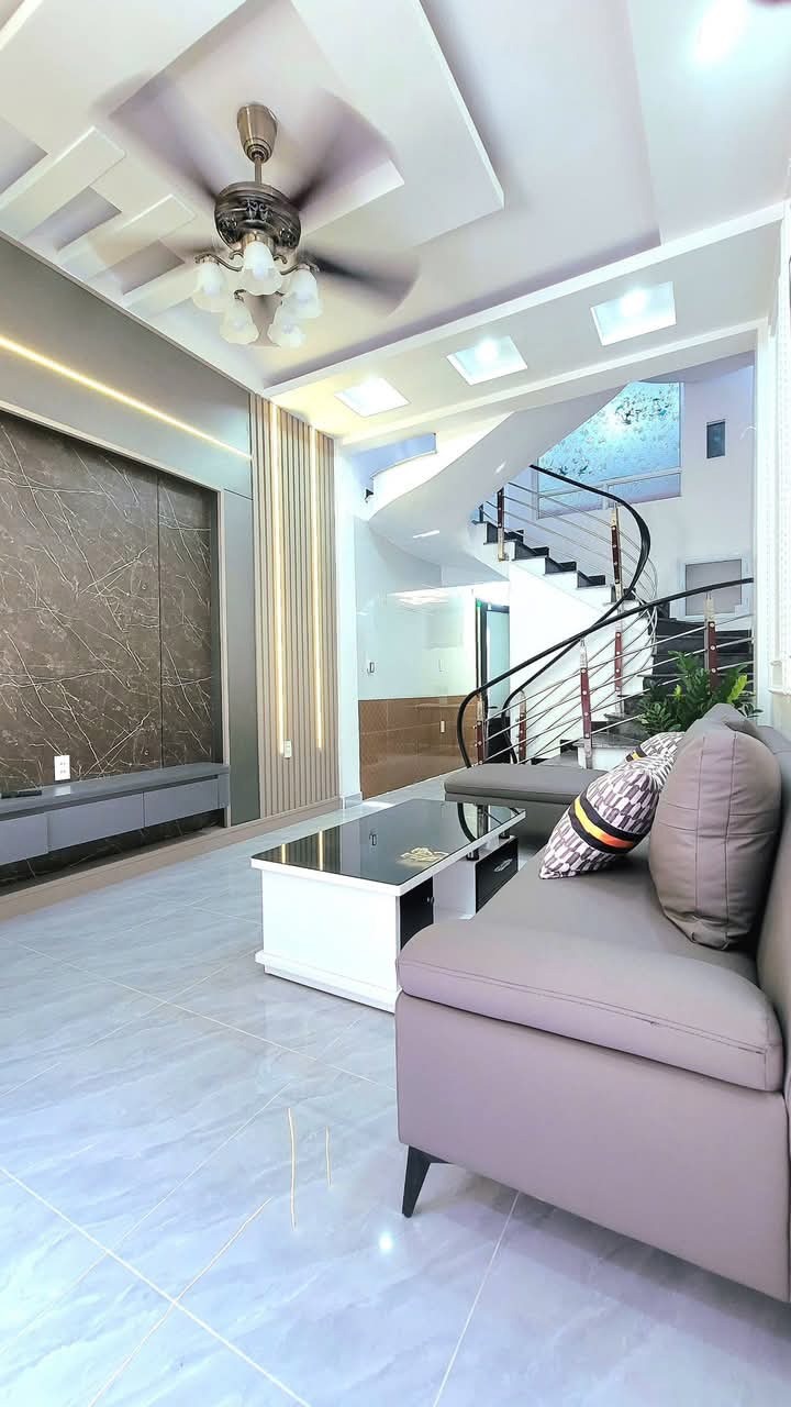 Nhà Trần Thái Tông - Dịch Vọng Hậu - Cầu Giấy: Giá 15 tỷ, 66m², 6 tầng