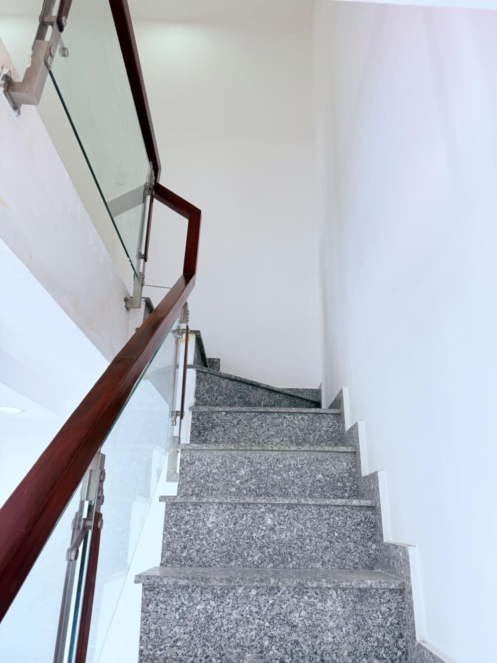 Nhà đẹp Hóc Môn: Giá 735tr, Gần Chợ & KCN