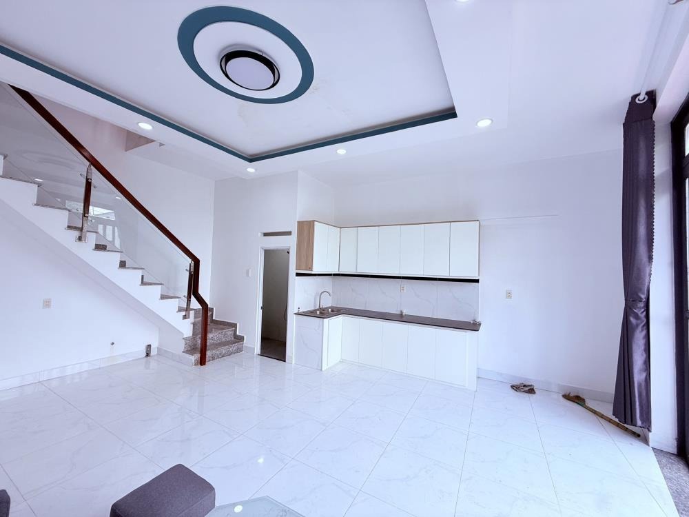 Nhà đẹp Hóc Môn: Giá 735tr, Gần Chợ & KCN