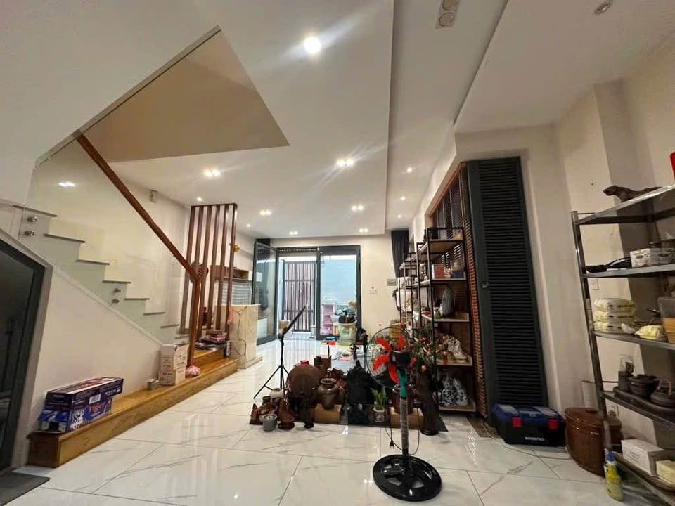 Bán Nhà Mặt Tiền Củ Chi - 1 Trệt 2 Lầu, 126m2, Gần Chợ Việt Kiều