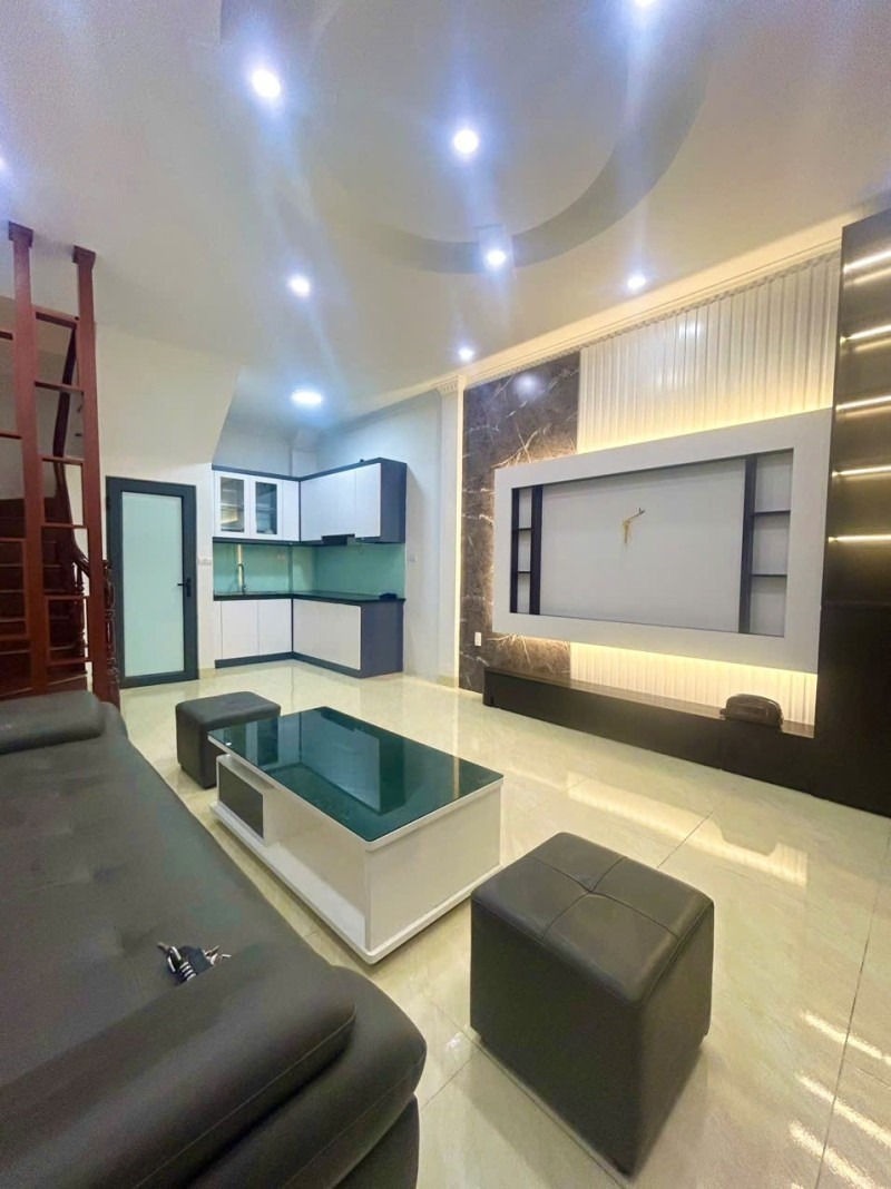 Bán Nhà Phố Đại La - 40m2, 5 Tầng, Mặt Tiền 4.2m, Giá 6.55 Tỷ