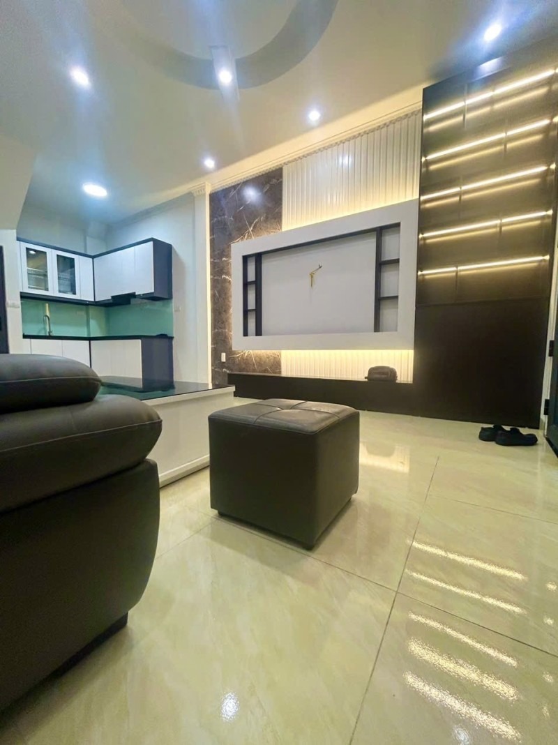 Bán Nhà Phố Đại La - 40m2, 5 Tầng, Mặt Tiền 4.2m, Giá 6.55 Tỷ