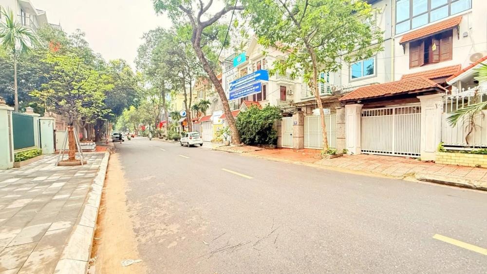 Bán Biệt Thự Mỹ Đình 2 - 200m2 x 4 Tầng - Mặt Tiền - Giá Tốt