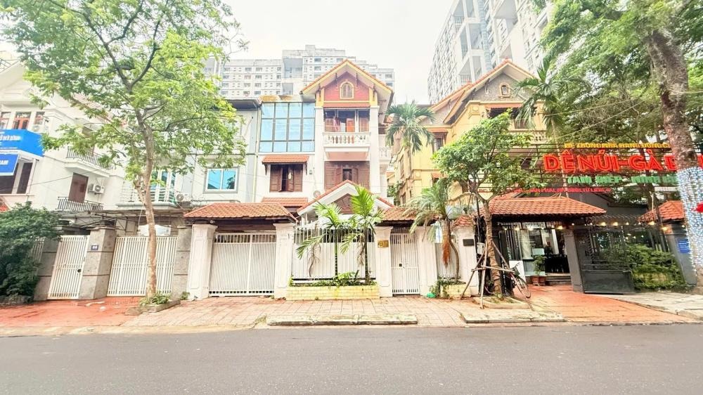 Bán Biệt Thự Mỹ Đình 2 - 200m2 x 4 Tầng - Mặt Tiền - Giá Tốt