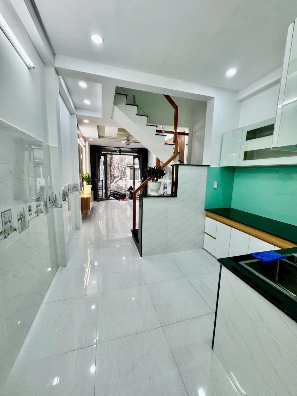 Nhà Mới Đẹp, DT Khủng 3.5x10m, Đường 4m Thông Gần Bến Xe Hiệp Thành, Quận 12