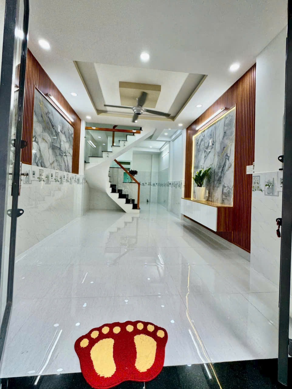 Nhà Mới Đẹp, DT Khủng 3.5x10m, Đường 4m Thông Gần Bến Xe Hiệp Thành, Quận 12