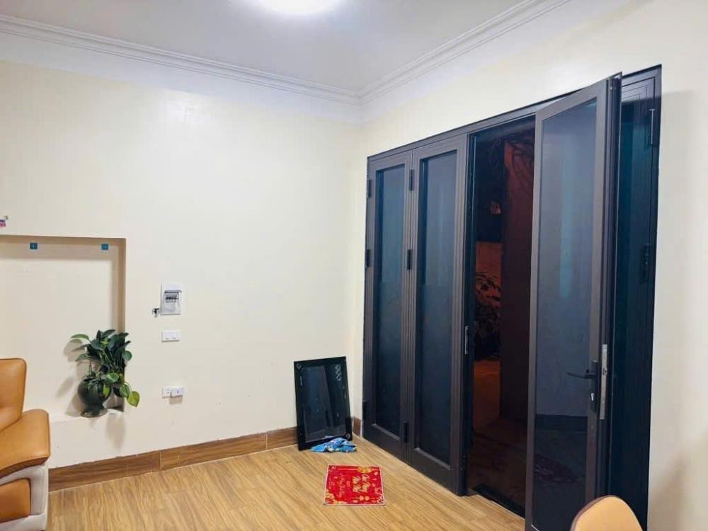 Ô tô đỗ cửa, 6.95 tỷ - Nhà Định Công 4 Tầng, Thiết Kế Hiện Đại