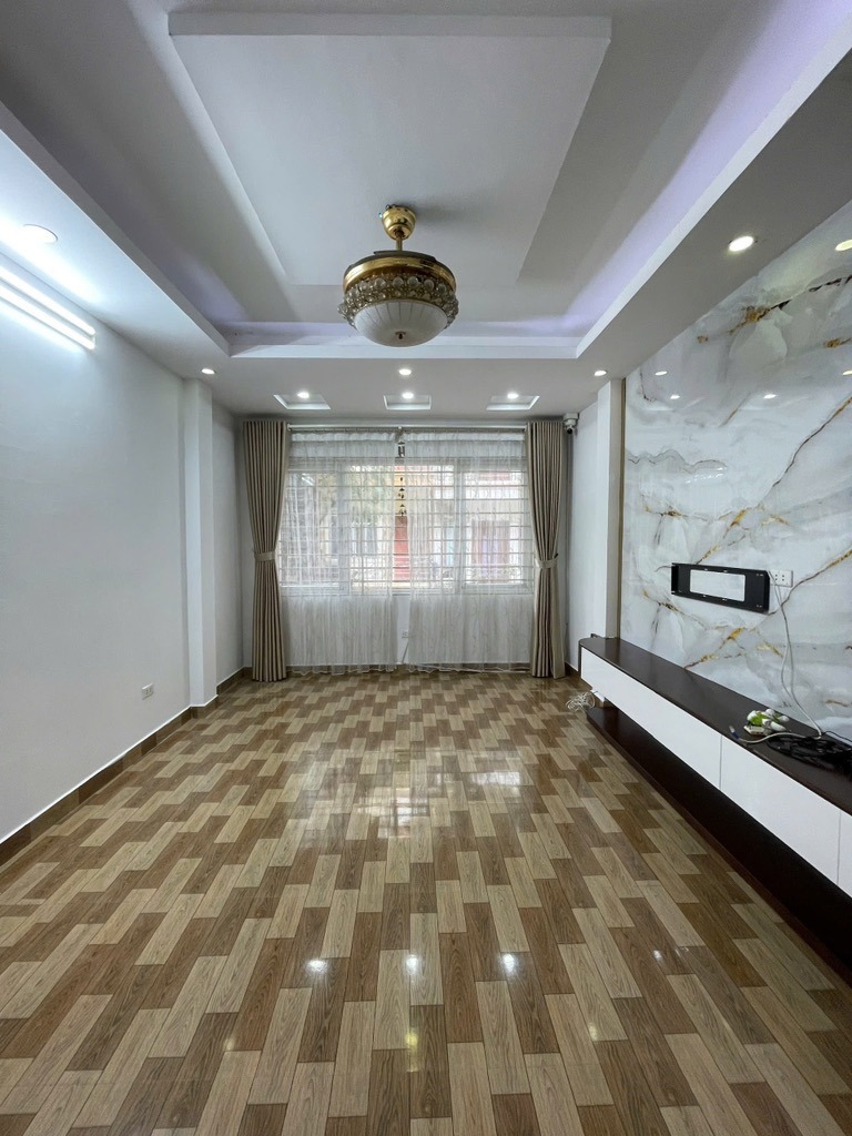 Bán Nhà Tây Trà Hoàng Mai 45m x 5T - Vị Trí Đắc Địa, Giá 8.5 Tỷ