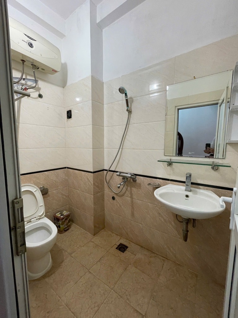 Bán Nhà Tây Trà Hoàng Mai 45m x 5T - Vị Trí Đắc Địa, Giá 8.5 Tỷ