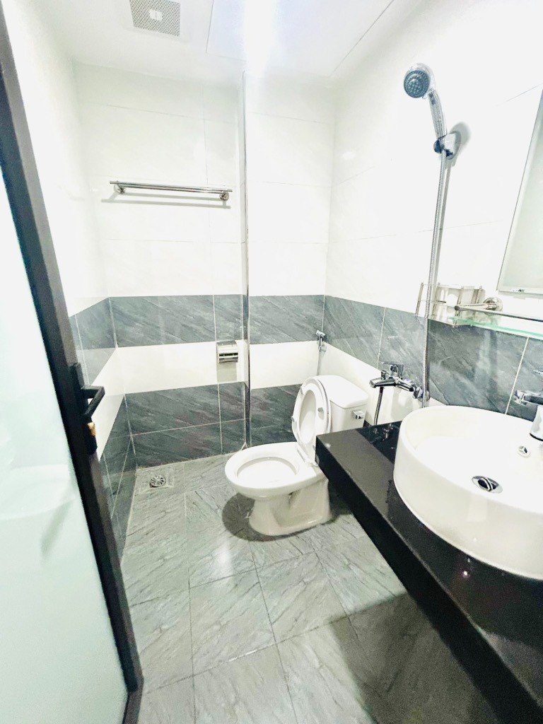 Bán Nhà Nam Dư Lĩnh Nam 8 Tỷ - 6 Tầng, Ngõ Thẳng, Oto Đỗ Cửa